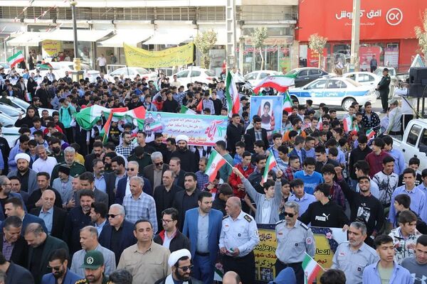 حضور پرشور دانش‌آموزان در راهپیمایی ۱۳آبان منطقه کهریزک 