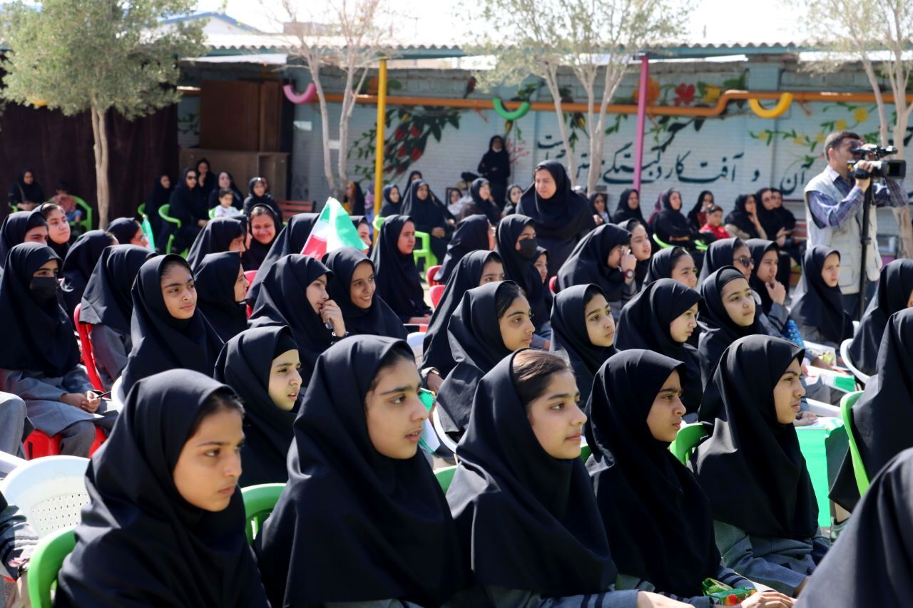 بیش از ۶۷ هزار دانش‌آموز پایه هفتم سیستان‌وبلوچستان سال تحصیلی را آغاز کردند
