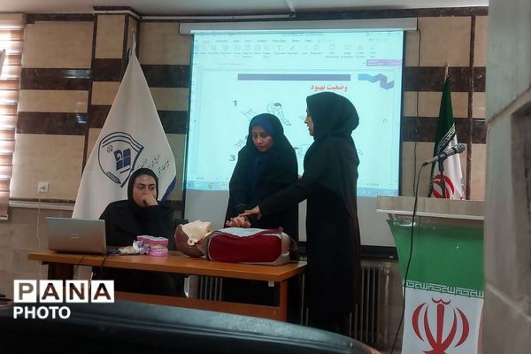 دوره آموزشی کیفیت بخشی ویژه آموزگاران پایه در شهرستان فیروزکوه