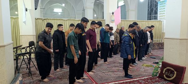 مراسم معنوی اعتکاف دانش‌آموزان پسر ابرکوهی در مسجد چهارده معصوم 