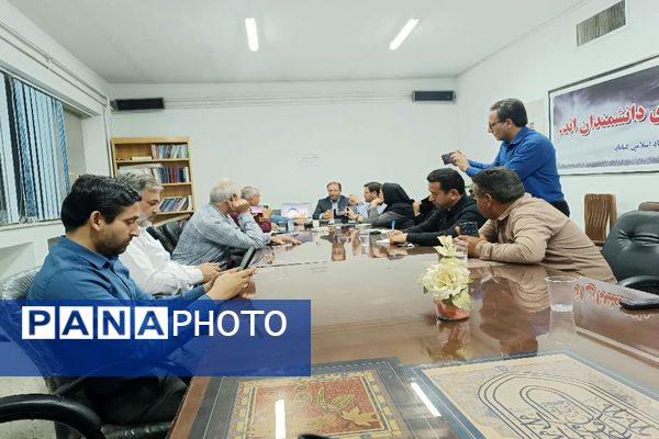 نشست هفتگی خبرنگاران گناباد با محوریت بحران کم‌آبی 