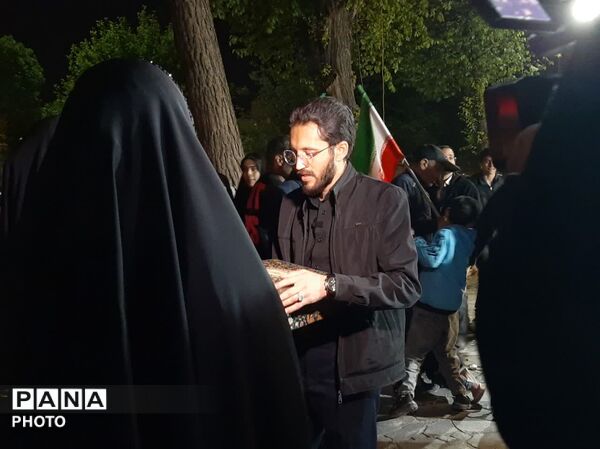 مراسم چهلم شهادت رهبر انقلاب اسلامی ایران در میدان باغ ملی یزد