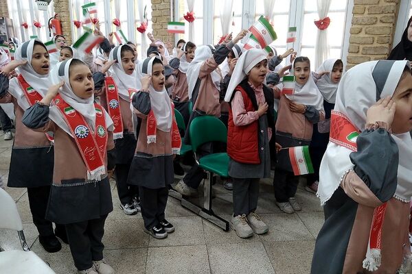 مراسم «لاله‌های روشن» در دبستان دکتر کیهانی 