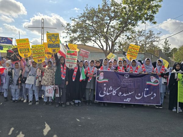 راهپیمایی روز ۱۳ آبان در شهرستان صالح آباد