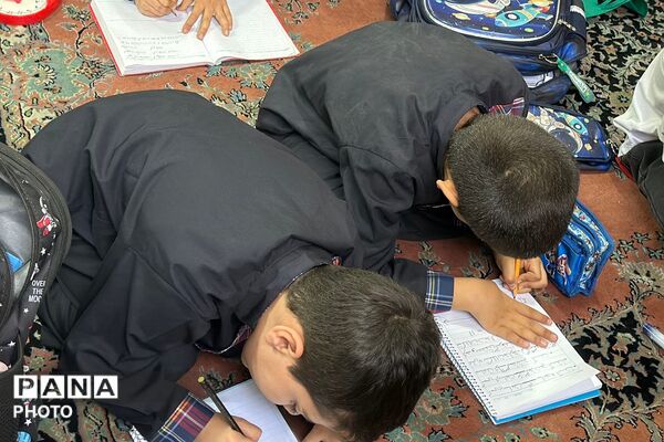 حضور دانش‌آموزان دبستان شهید قلنبر ناحیه دو شهرری در کلاس‌های رفع اشکال 