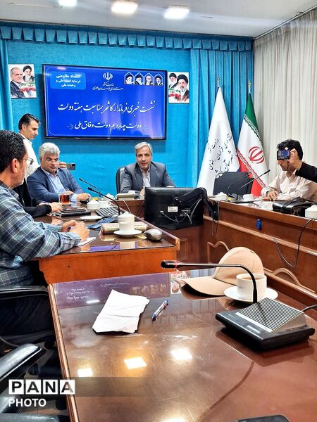 نشست خبری فرماندار کاشمر با اصحاب رسانه به مناسبت هفته دولت