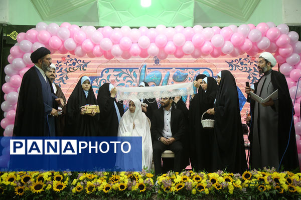 جشن ازدواج ۷۳۰ زوج دانشجوی در حرم حضرت معصومه(س)
