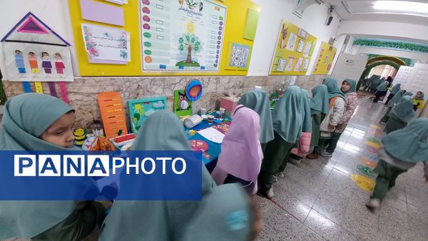 نمایشگاه هفته پژوهش در دبستان شاهد تحقیقی ناحیه ۶ مشهد مقدس