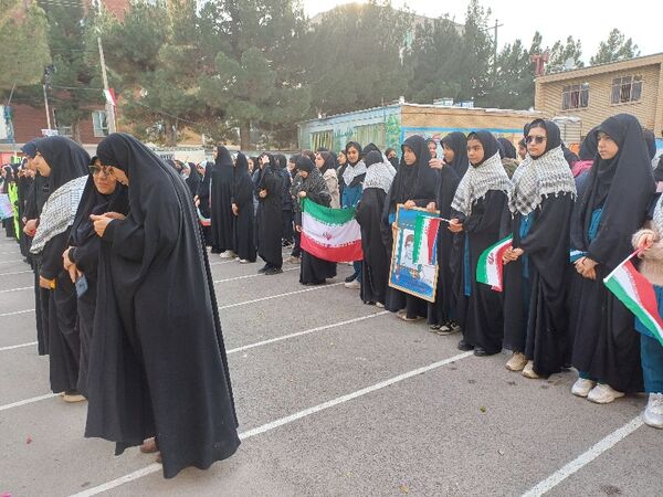 استقبال از شهید گمنام در دبیرستان نمونه معراج شیروان