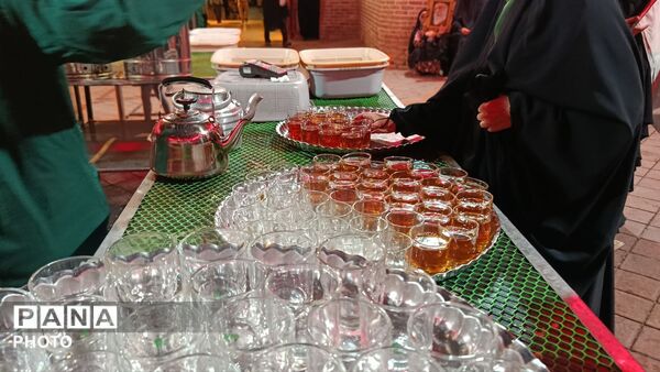 فعالیت چایخانه حضرت زهرا (س) در شب شهادت امام حسن عسکری(ع) 
