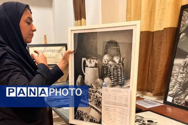 بازدید رئیس آموزش و پرورش شهرستان قدس از داوری آثار جشنواره فرهنگی هنری فردا و پرسش مهر