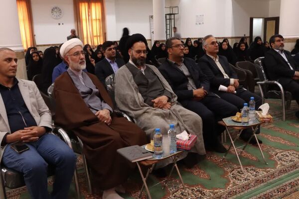 رونمایی از پوستر نخستین جشنواره داستان‌نویسی روستا در روستای گردکوه شهرستان مهریز 