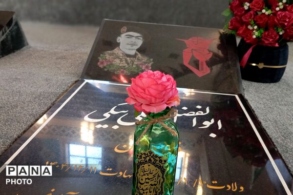 سنگین‌ترین پرچم، نصیب شانه‌های وفادار