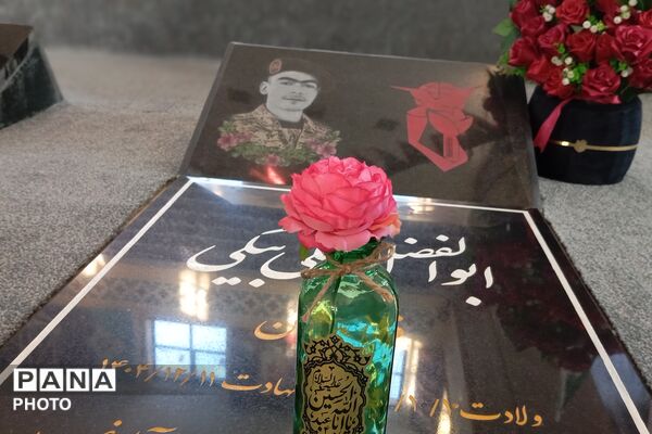 سنگین‌ترین پرچم، نصیب شانه‌های وفادار