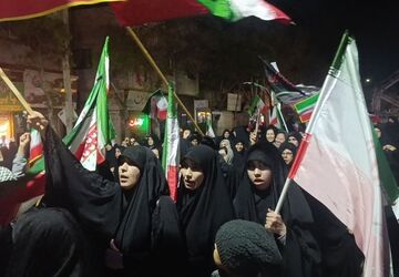 روایت خبرنگار کوچک از قرار عاشقی از راهپیمایی مردم شهرستان  آشخانه