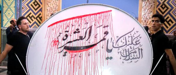سوگواره هیئت سقایی (العطش) در حرم مطهر پیام‌آور واقعه عاشورا به ایران