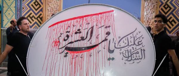 سوگواره هیئت سقایی (العطش) در حرم مطهر پیام‌آور واقعه عاشورا به ایران