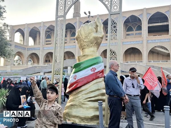 شبستان مصلا دوباره لبریز از عشق شد؛ بزرگداشت چهلم رهبر شهید انقلاب