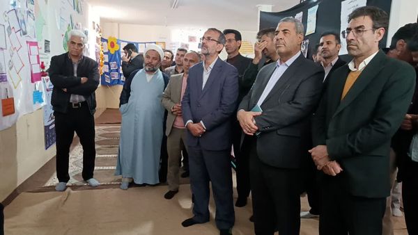 نمایشگاه ماها در دبیرستان فرزانگان