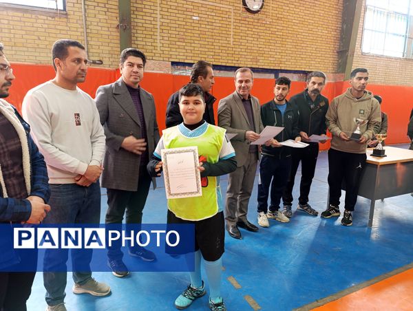  نایب قهرمانی تیم فوتسال مدرسه معلم آشخانه 