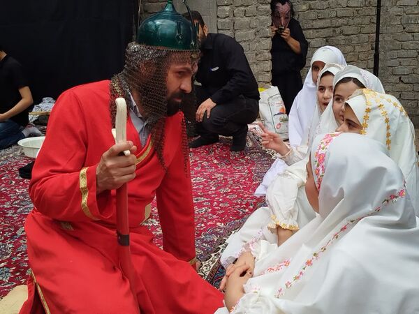 همایش شیرخوارگان حسینی با حضور خیل عظیمی از عزاداران در فاروج 