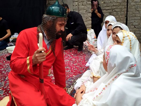 همایش شیرخوارگان حسینی با حضور خیل عظیمی از عزاداران در فاروج 