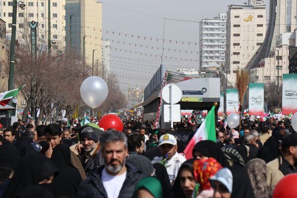 طنین شعارهای انقلابی در سالروز پیروزی انقلاب اسلامی ایران