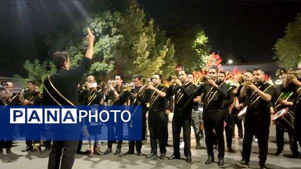 مراسم عزاداری شب عاشورا در خیابان‌های نیشابور 