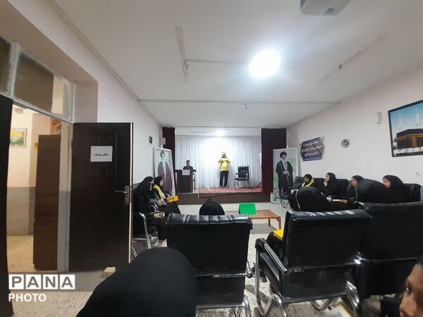 بازدید دانش آموزان  آموزشگاه تکتم از نمایشگاه کانون امام خمینی (ره) 