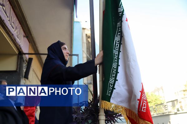 نواختن زنگ آغاز سال تحصیلی با حضور وزیر دادگستری 