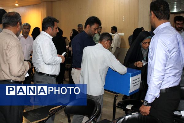 برگزاری جلسه انجمن اولیا دبیرستان شاهد بندرعباس 