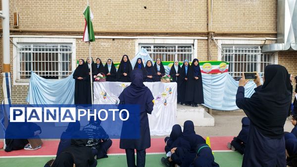  جشن نیمه شعبان و دهه فجر در دبیرستان مستوفی ۲ 