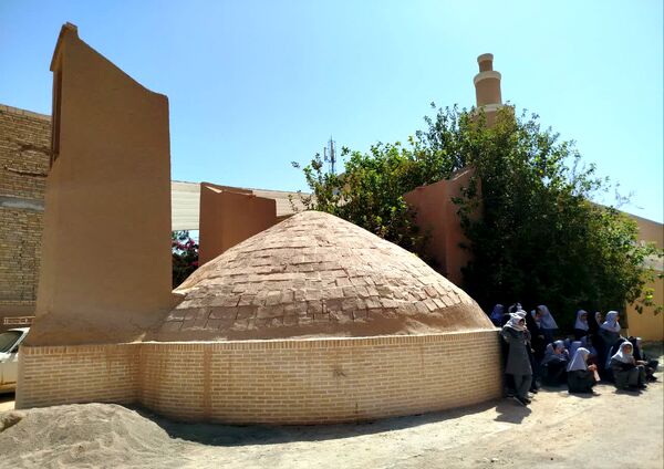بازدید دانش‌آموزان میبدی از بافت سنتی شهرستان 