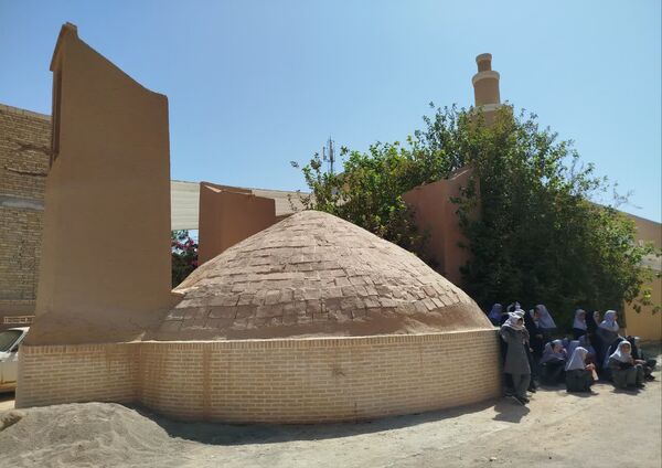 بازدید دانش‌آموزان میبدی از بافت سنتی شهرستان 