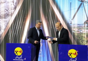 امضای تفاهم‌نامه اتصال ۱۵۰۰ مگاوات نیروگاه خورشیدی تهران تا پیش از پیک ۱۴۰۵