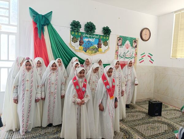یاوران انقلاب در دبستان خدیجه کبری ابرکوه