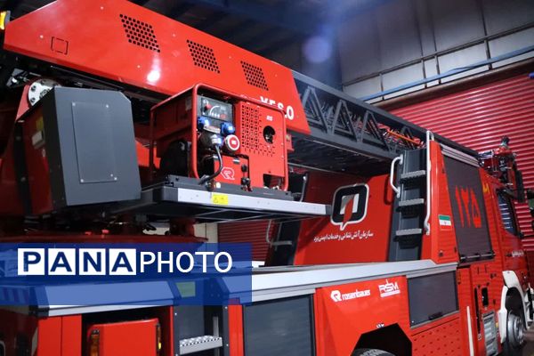 بازدید خبرنگاران پانا ناحیه یک و دو یزد از مرکز شماره ۹ آتشنشانی یزد