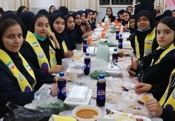 ضیافت افطاری در دبیرستان شهید مجید دهنوی