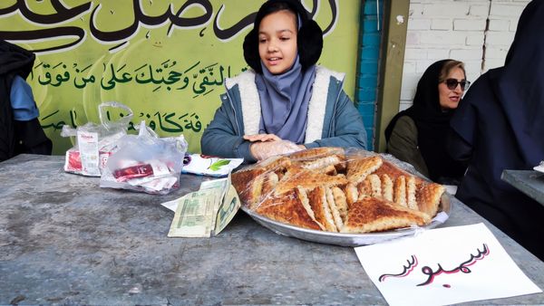برپایی بازارچه دانش آموزی در دبیرستان پیرایش ۲