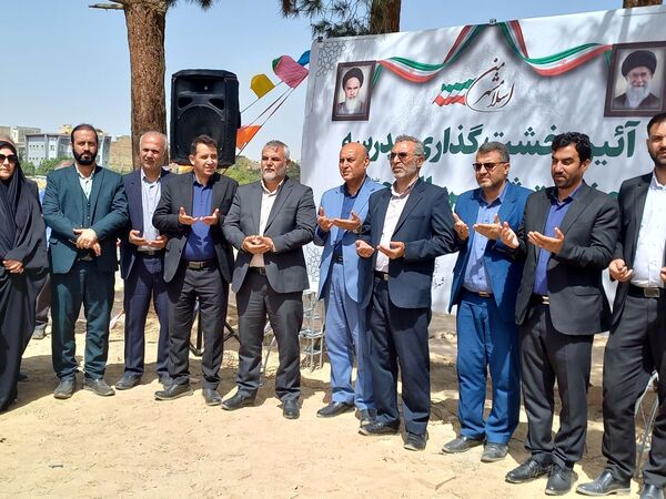 آیین خشت گذاری مدرسه ثامن الحج شهرستان اسلامشهر 