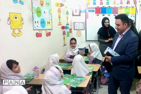 بازدید مدیر اداره تعلیم و تربیت شهرستانهای استان تهران از کودکستان فدک ناحیه دو شهرری 