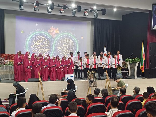 جشن ستارگان دانش‌آموزی در تالار شهرداری دولت‌آباد شهرستان برخوار 