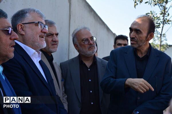بازدید استاندار تهران از دبیرستان تمام هوشمند «شهید ابراهیم رئیسی» بهارستان دو