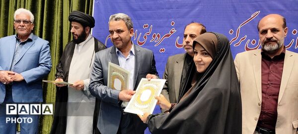 آیین تجلیل از معلمان برگزیده مدارس غیردولتی استان قم