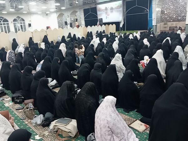 نماز جماعت همزمان با شب لیلة الرغائب در شهرستان کاشمر 