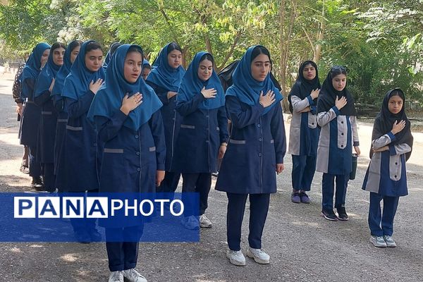 حضور پرشور دانش‌آموزان دبیرستان راضیه شکرایی ناحیه‌2 شهرری در اردو‌ مثبت هشتادی‌ها 