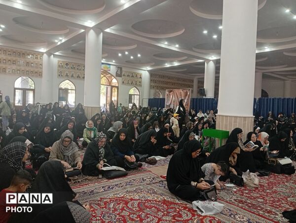 طنین دعای عرفه در مصلی نظرآباد