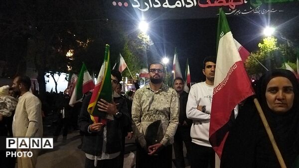 نیشابوری ها از پیر تا کودک در اجتماعات خیابانی