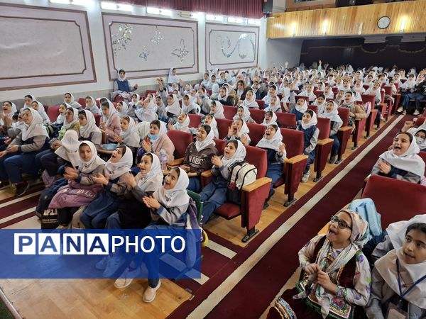 جشن یلدا ۱۴۰۴ در مدرسه ۱۷ شهریور شهرستان بجنورد 