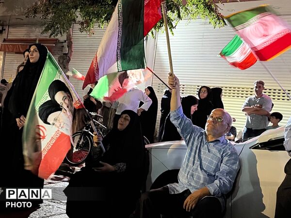 حضور باشکوه مردم کرج در صدو چهارمین شب از تجمعات مردمی
